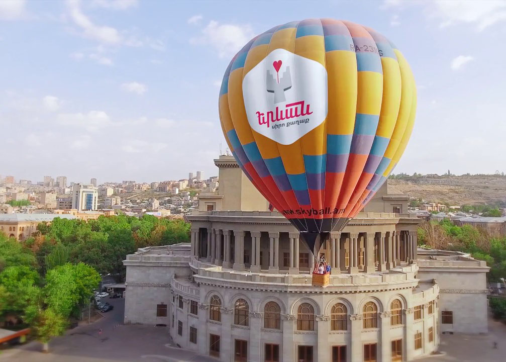 Երևան, օպերայի շենք, գեղեցիկ օդապարիկ